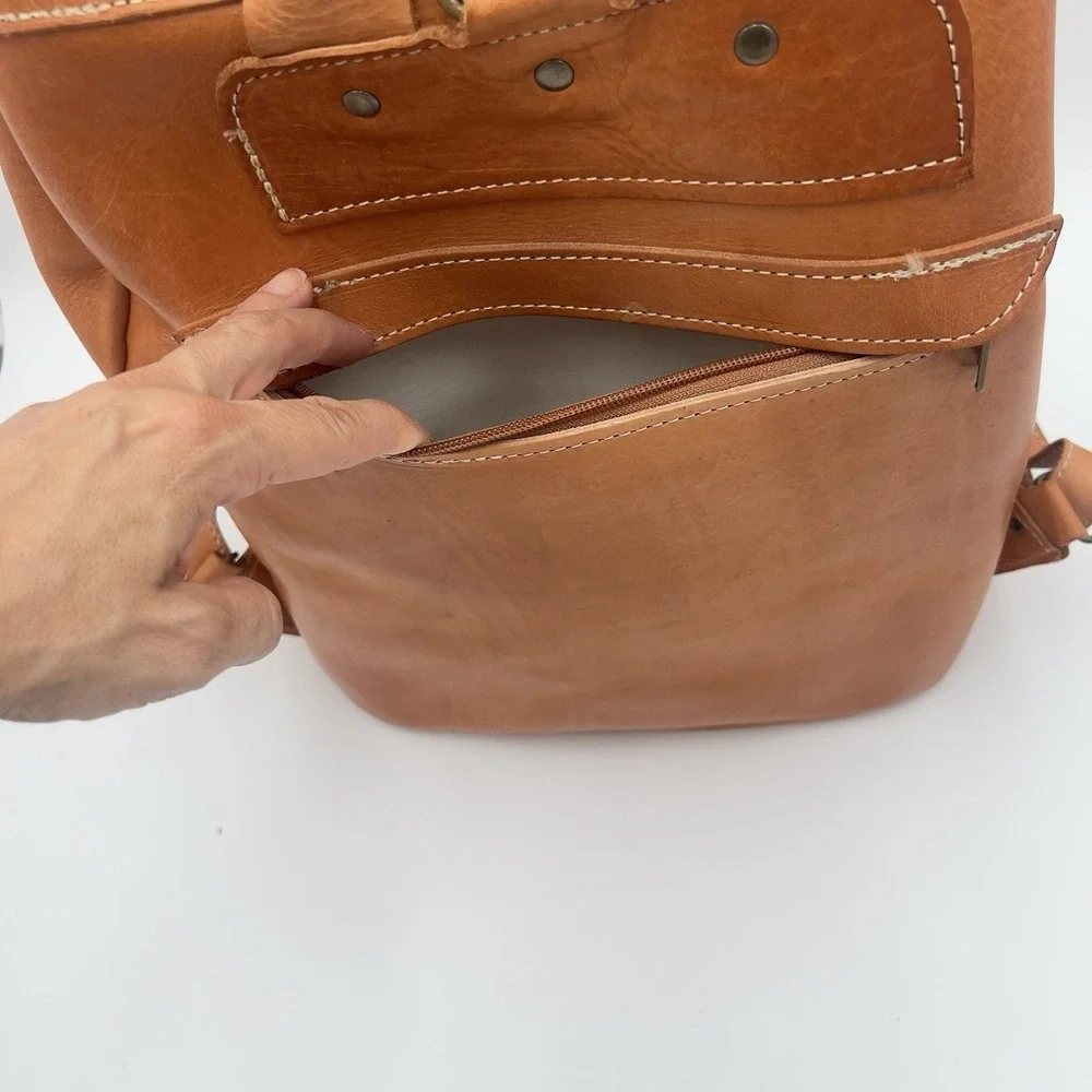 Brown Leather Hiking Backpack 15L Drawstring Buckle 2-Pocket Adjustable Straps